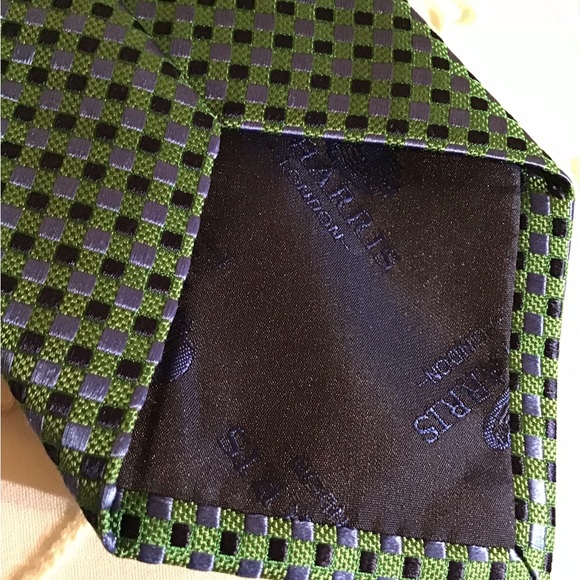 Men’s T- Harris London tie - Picture 4 of 4